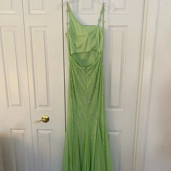PROM DRESS - Picture 5 of 10